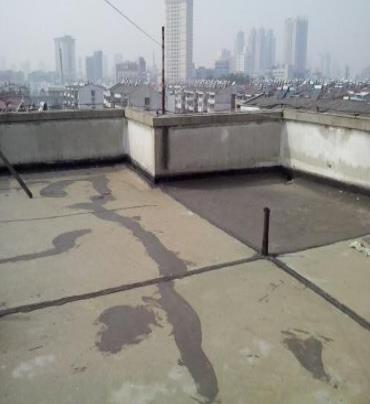 华亭漏水维修 楼顶漏水是什么原因，楼顶漏水维修方法是什么?
